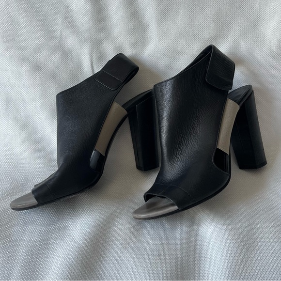 VINCE Black Leather Peep Toe Heels Booties Chunky Heel Shoe Size 7.5 - Picture 2 of 10